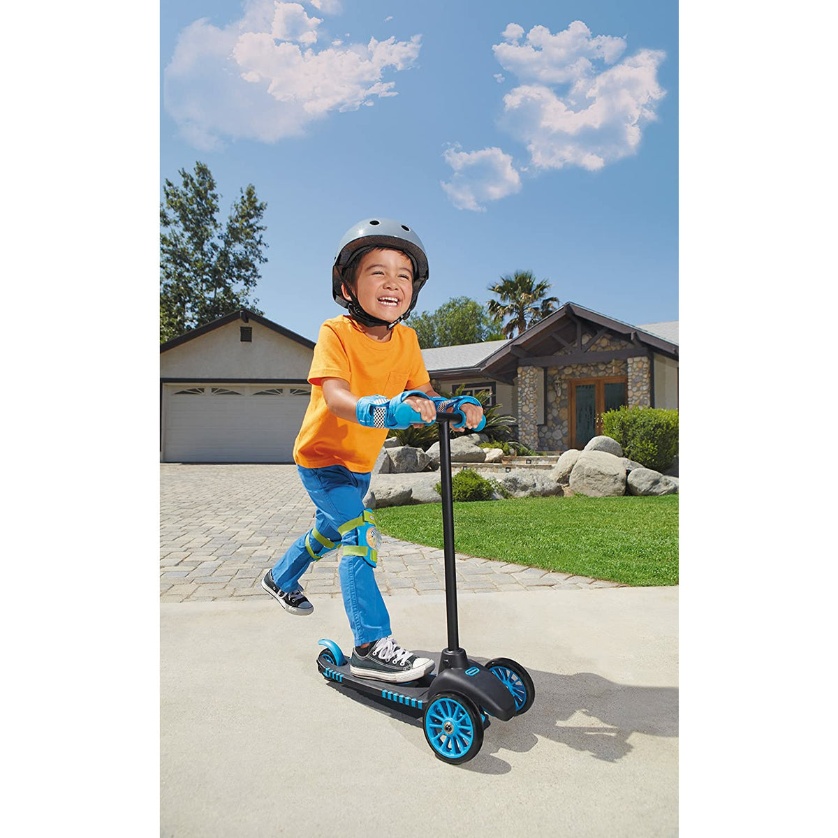 Little TikesLean To Turn Scooter Blue (Refresh) Age 24Y Peekaboo