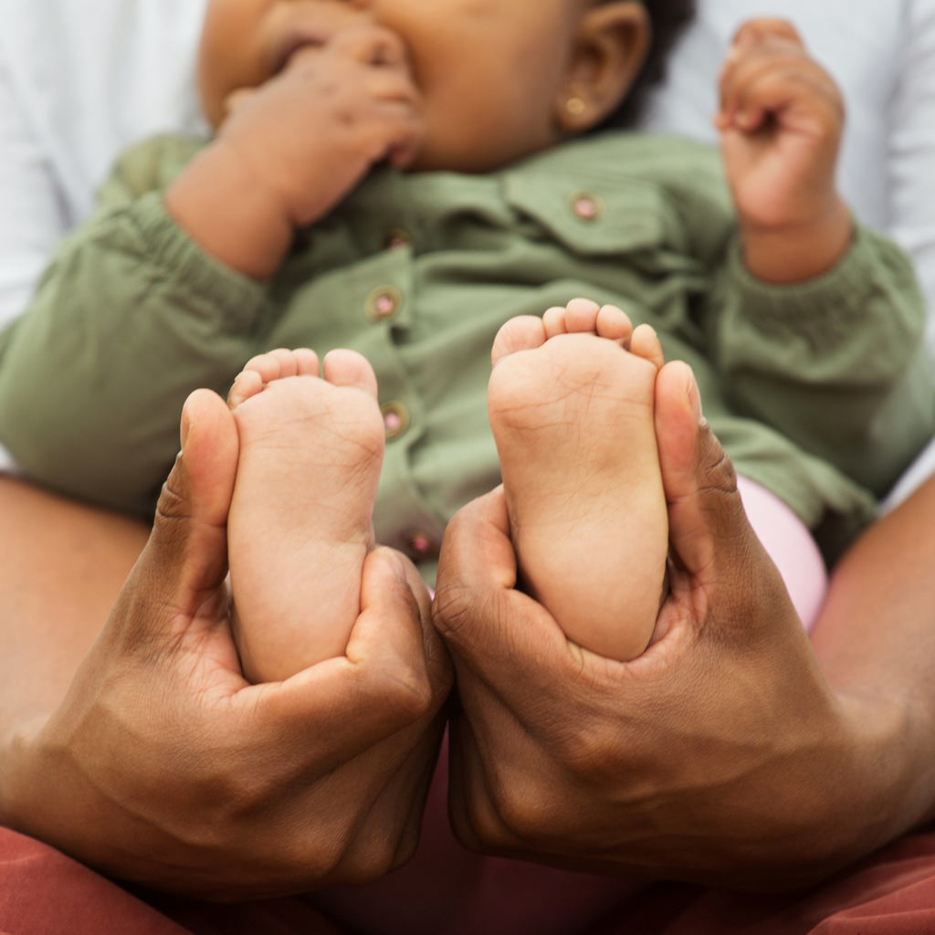 Do babies have kneecaps?