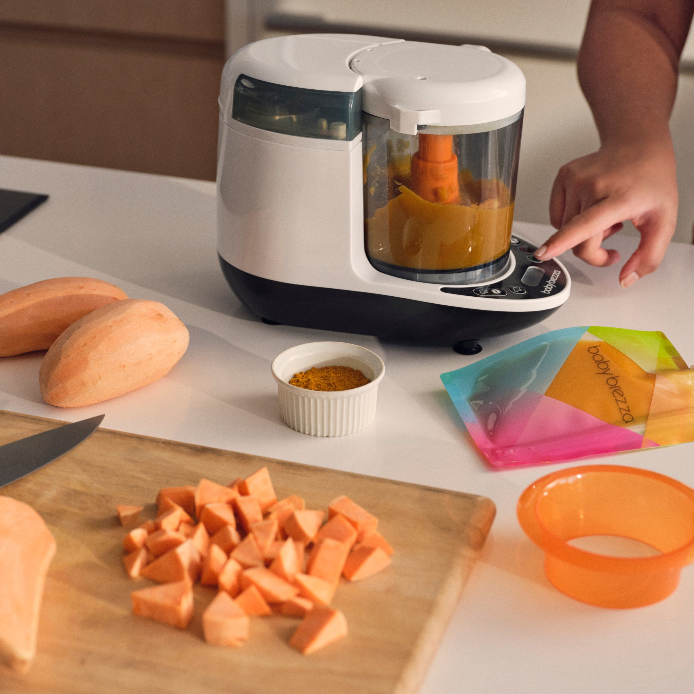Baby Brezza Baby Brezza One Step Baby Food Maker Deluxe Age- 3 Months & Above
