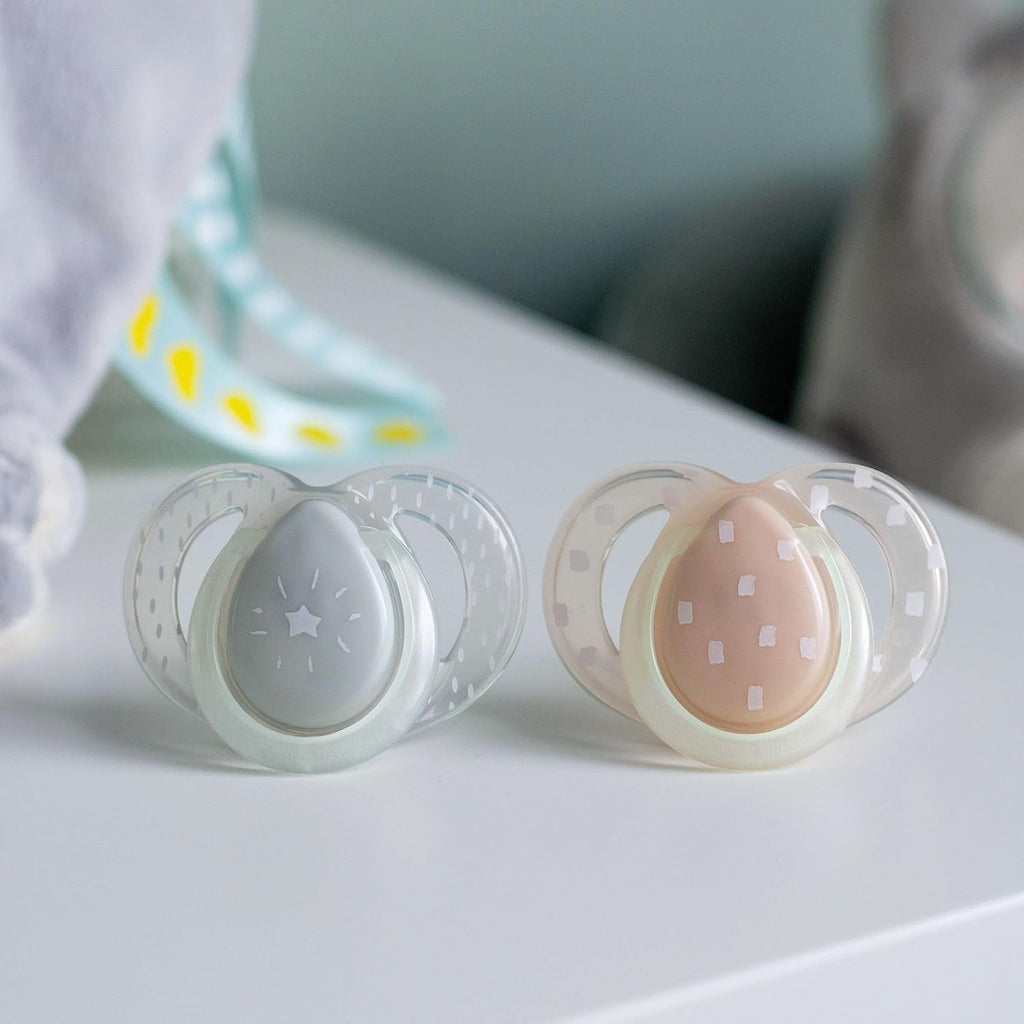 Tommee Tippee Closer to Nature Night Time Soother 6-18m Pack of 2 Multicolor Age-6-18 Months