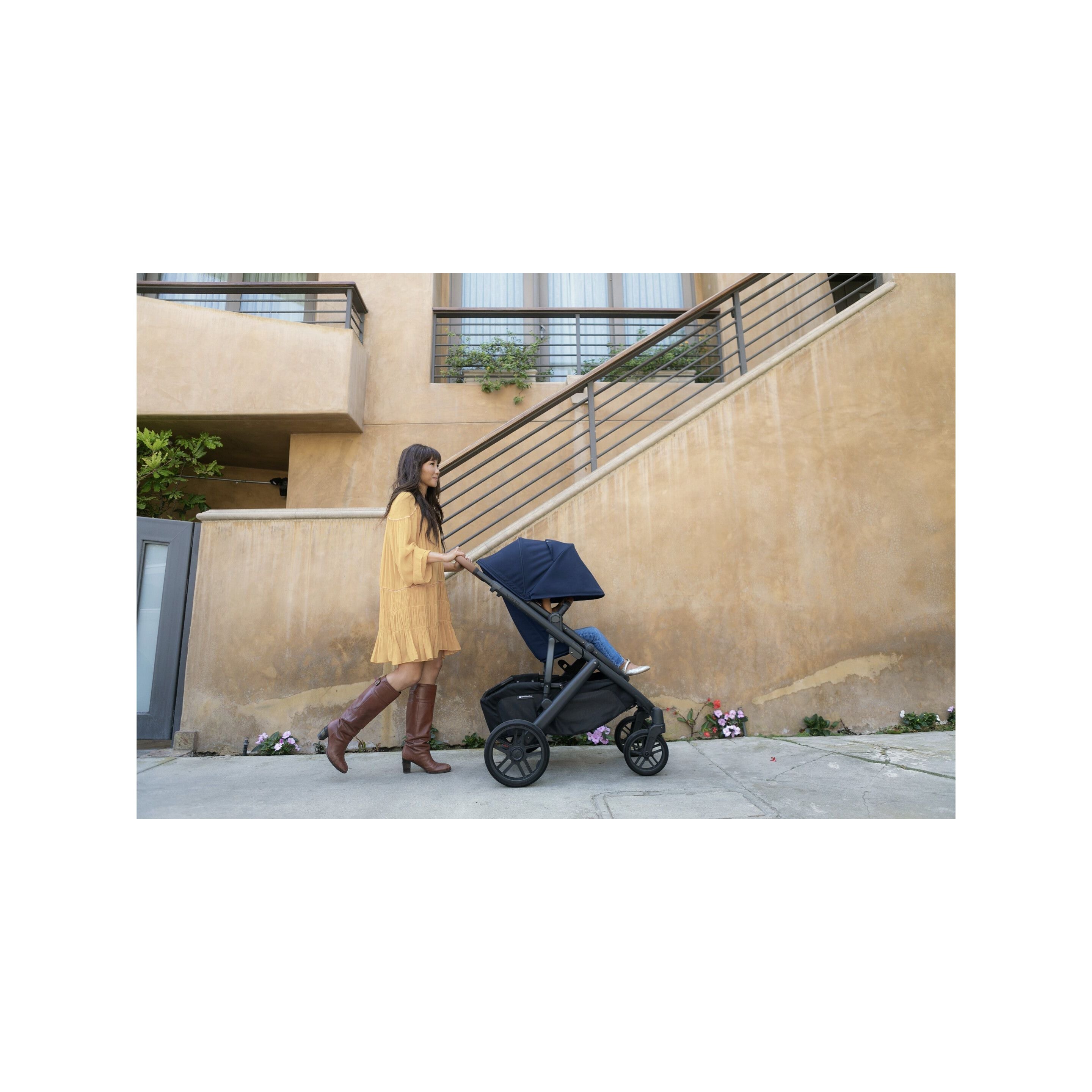 UPPAbaby Vista V2 Stroller Noa Navy Carbon Frame Saddle Leather