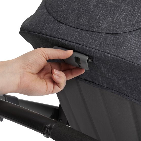 Evenflo Pivot
 Xpand Modular Travel
 System, Roan Grey Age- Newborn to 5 Years
 (0-22 kg)