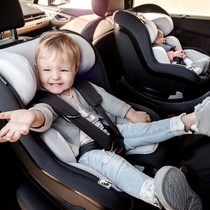 Hauck iPro Kids Car Seat Caviar Age  Newborn upto 5 Years (Body Size from 40 cm till 105 cm)