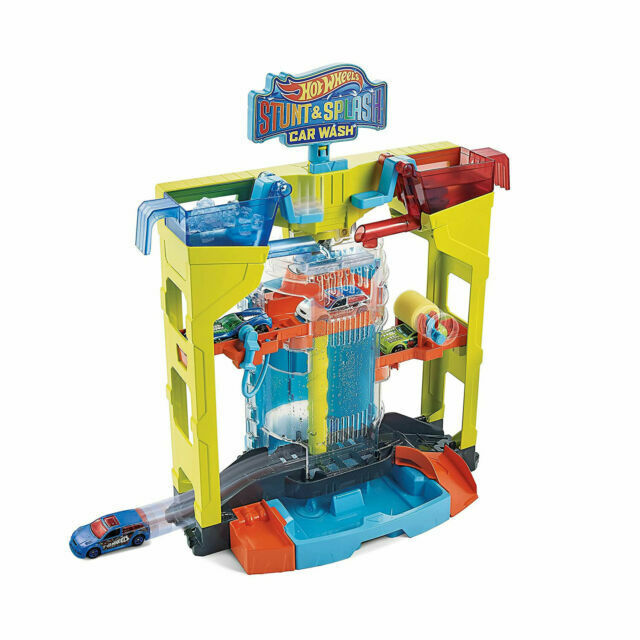 Hot Wheels Stunt and Splash Car Wash 1:64 Car Grw37 Age- 4 Years & Above