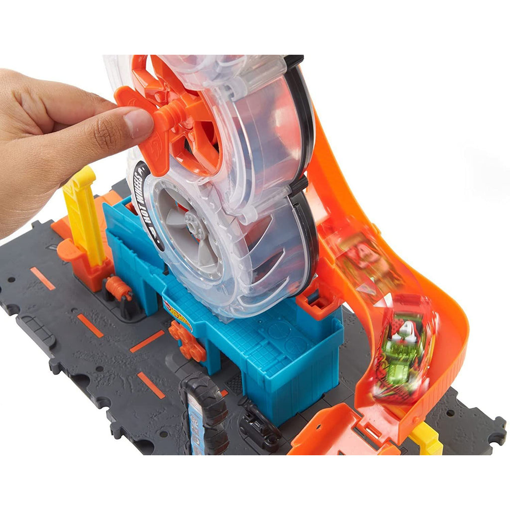 Hot Wheels Super Twist Tire Shop Playset Multicolor Age- 4 Years to 8 Years