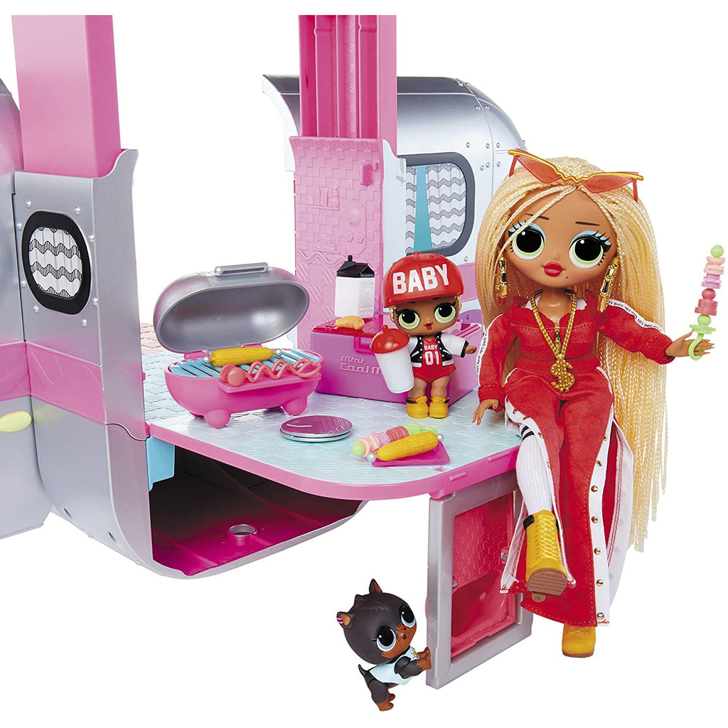 L.O.L. Surprise OMG 4-in-1 Glamper Fashion Camper with 55+ Surprises - Metallic Silver