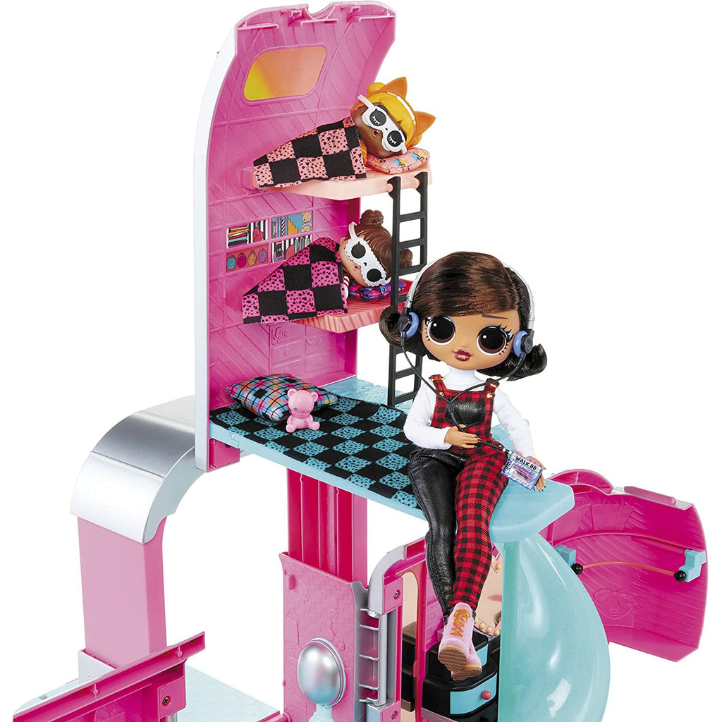 L.O.L. Surprise OMG 4-in-1 Glamper Fashion Camper with 55+ Surprises - Metallic Silver
