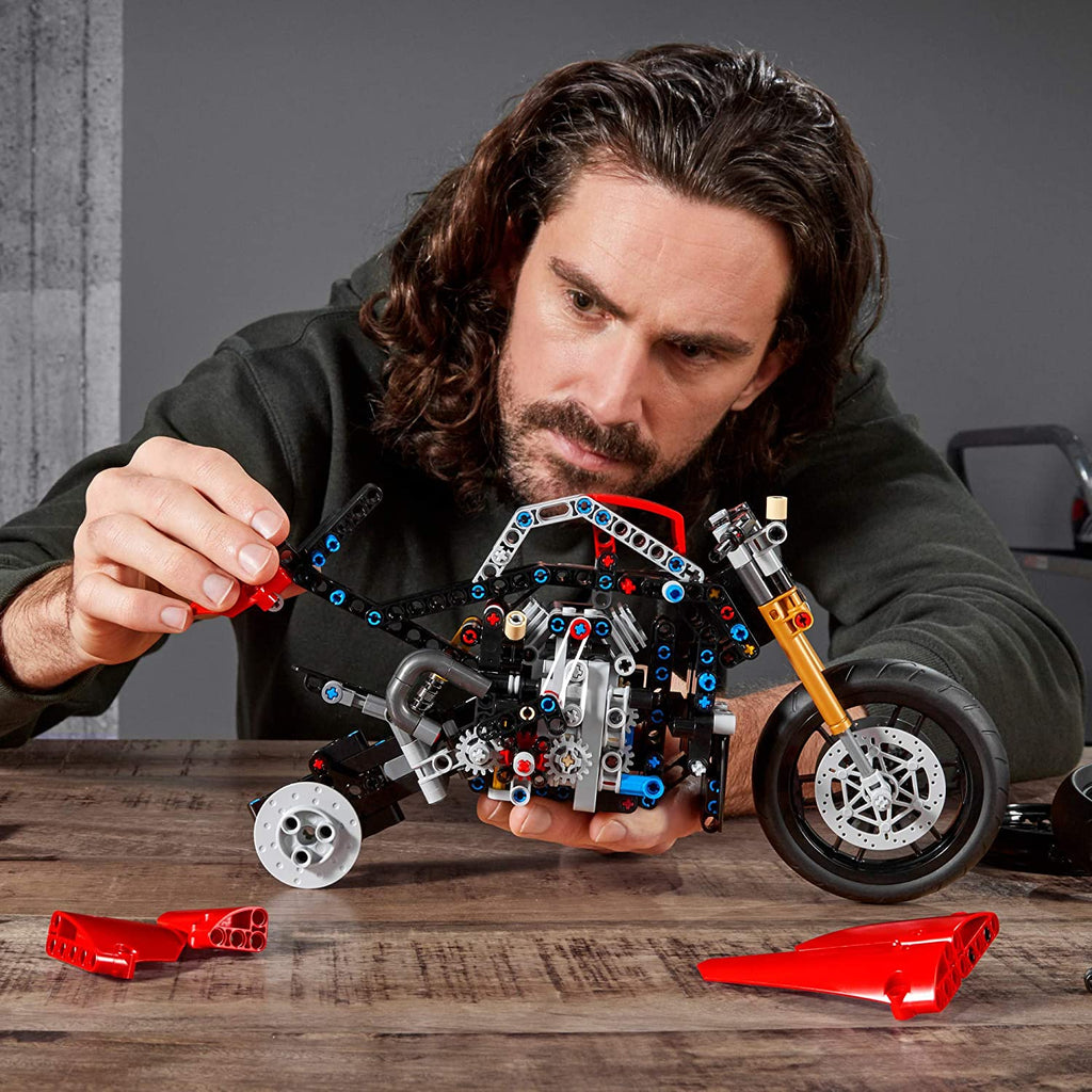 Lego Technic Ducati Panigale V4 R 42107 Motorcycle Building Set (646 Pieces) 10Y+