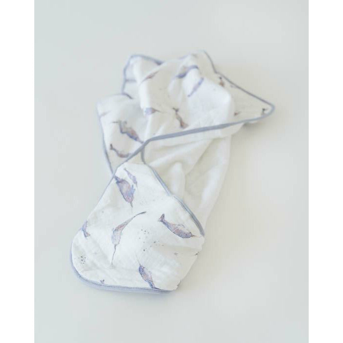 Little Unicorn Hooded Towel & Washcloth Set Narwhal Age 0-3Y Unisex