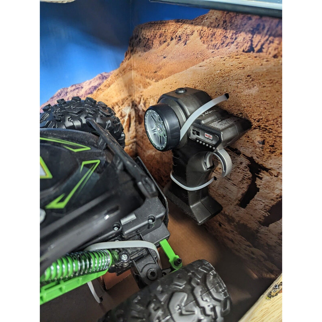Maisto R/C Rock Crawler Truck 6X6/ 2.4G Age- 8 Years & Above