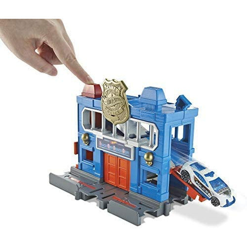 Mattel Hot Wheels Downtown Police Station Breakout 4Y+