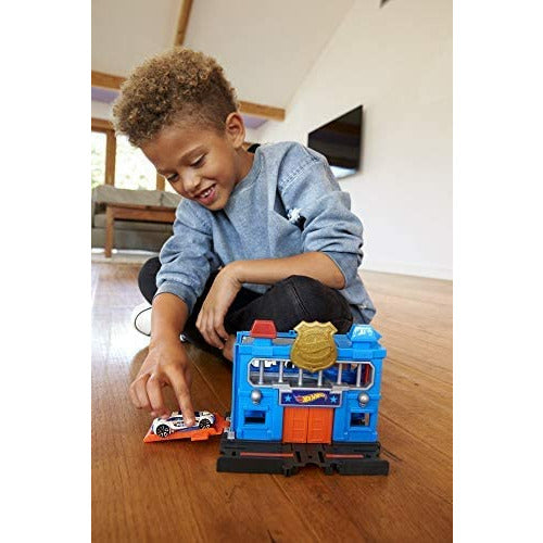 Mattel Hot Wheels Downtown Police Station Breakout 4Y+