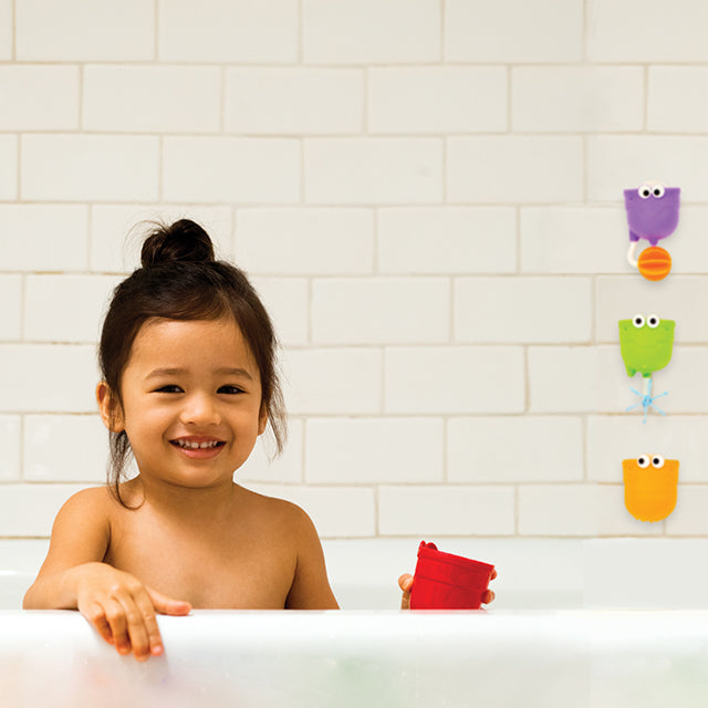 Munchkin Falls Bath Scoop and Pour Cup Set with Suction Multicolor Age- 12 Months & Above