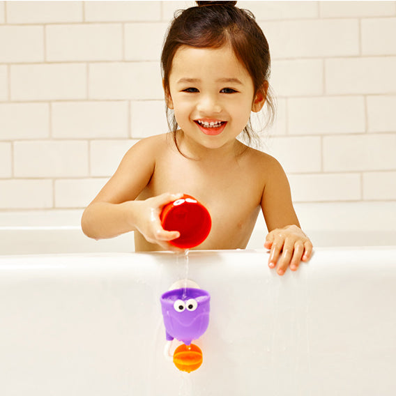 Munchkin Falls Bath Scoop and Pour Cup Set with Suction Multicolor Age- 12 Months & Above