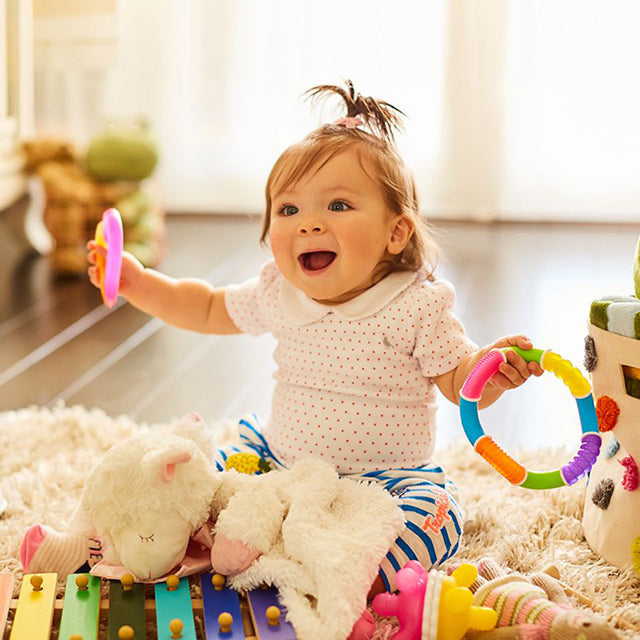 Munchkin Twisty Figure 8 Baby Teether Ring & Sensory Toy Multicolor Age- 6 Months & Above