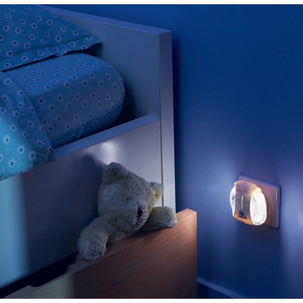 Safety 1st Automatic Night Light White Age- Newborn & Above