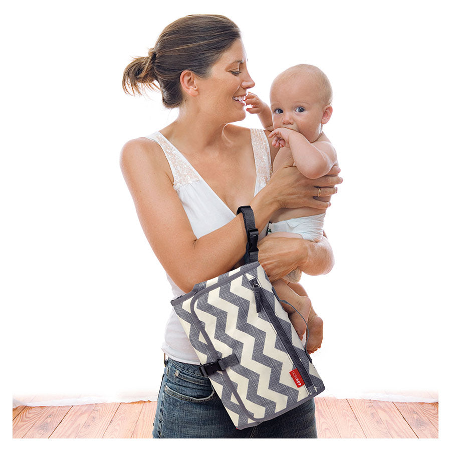 Skip Hop Pronto Changing Station Chevron Chevron Age-Newborn & Above